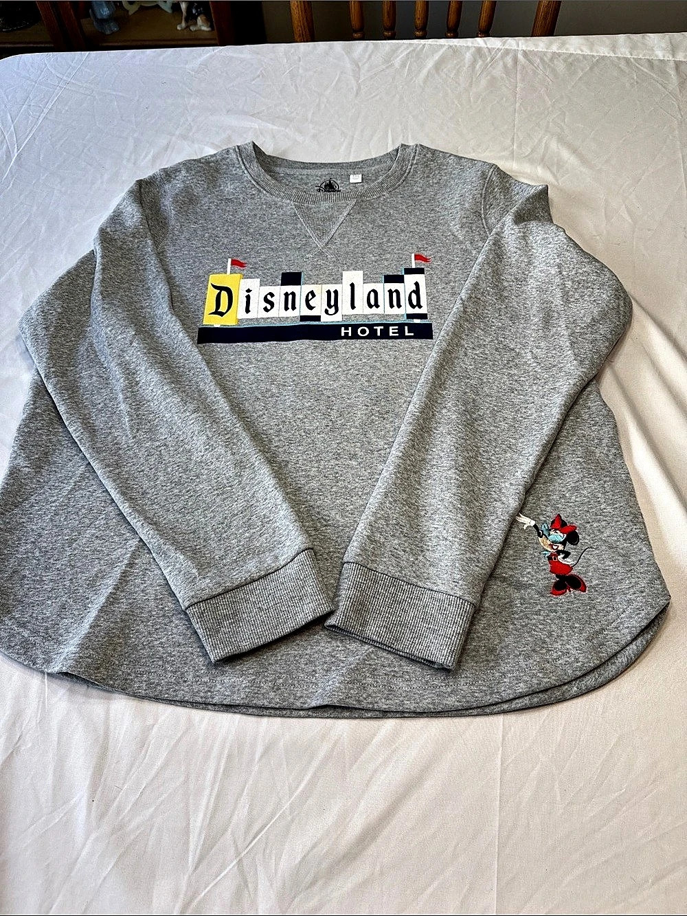 Disney Disneyland Hotel Minnie Mouse Retro Logo Sweatshirt Gray 2XL